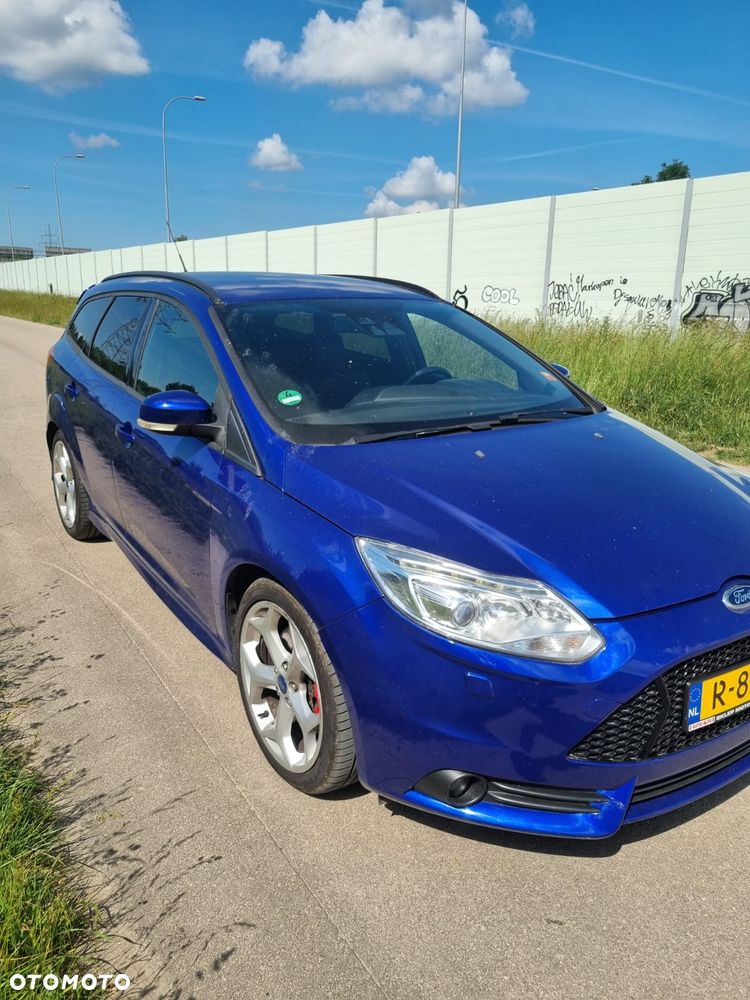 Ford Focus 2.0 EcoBoost ST mit Leder-Sport-Paket - 1