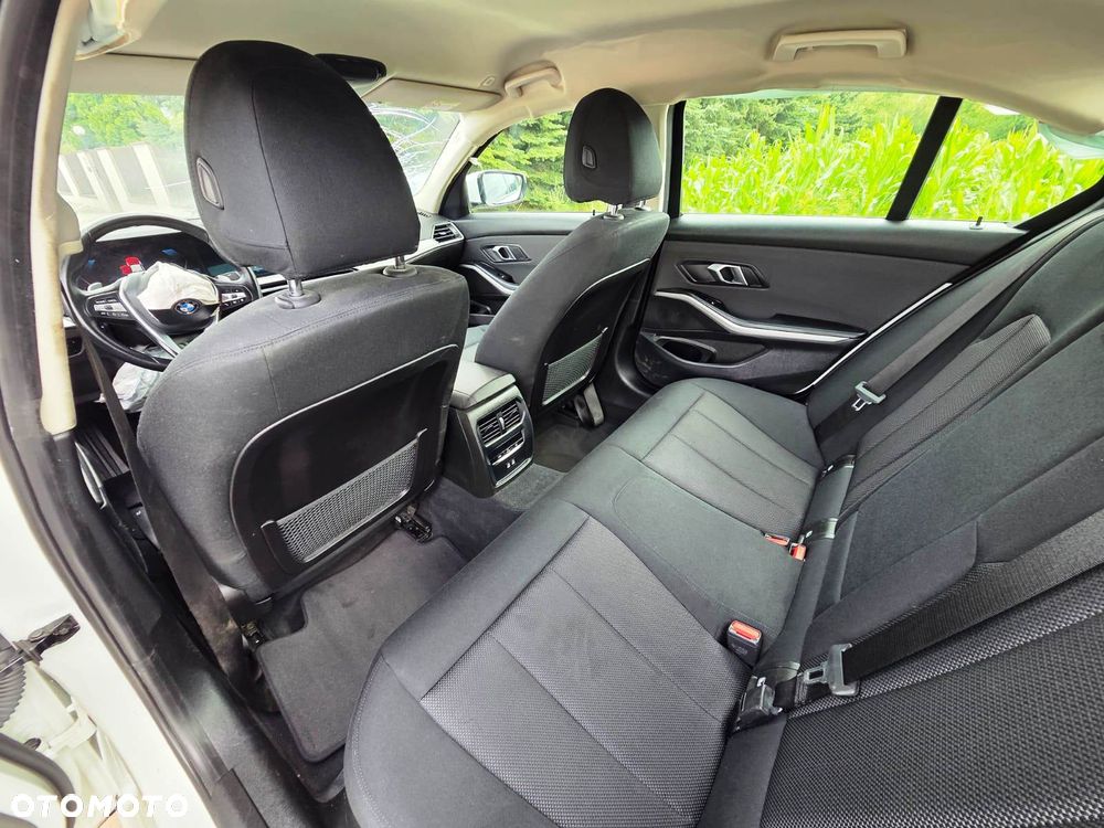 BMW Seria 3 320i GPF - 11