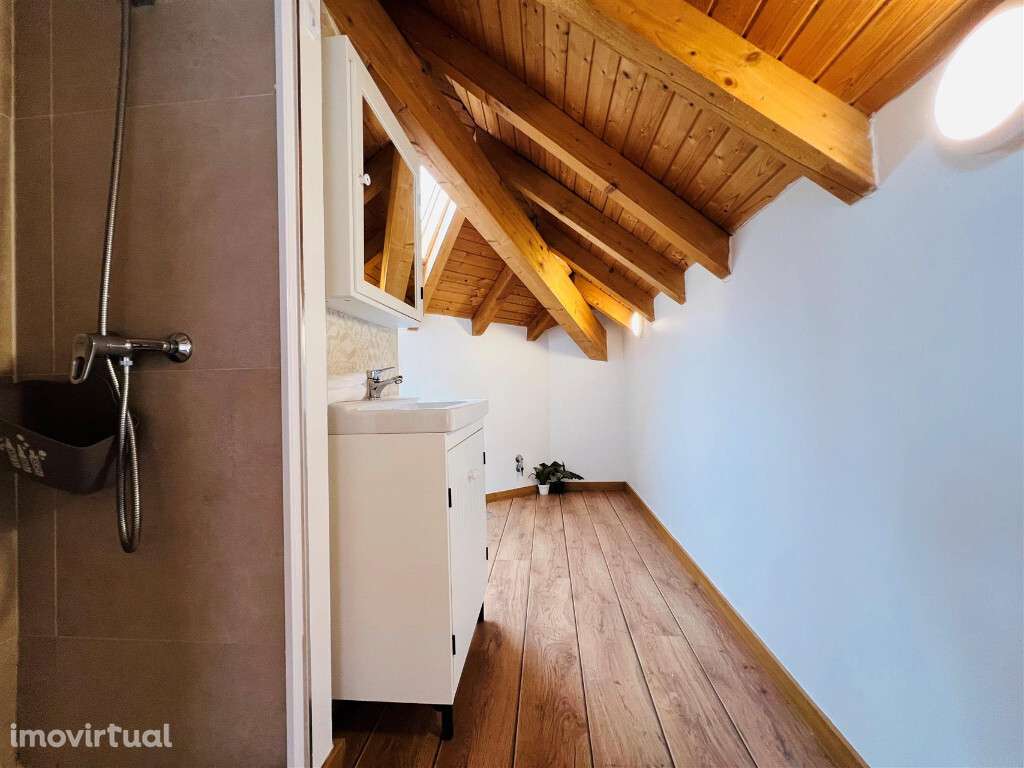 Prédio em zona da Alta de Coimbra - Grande imagem: 3/9