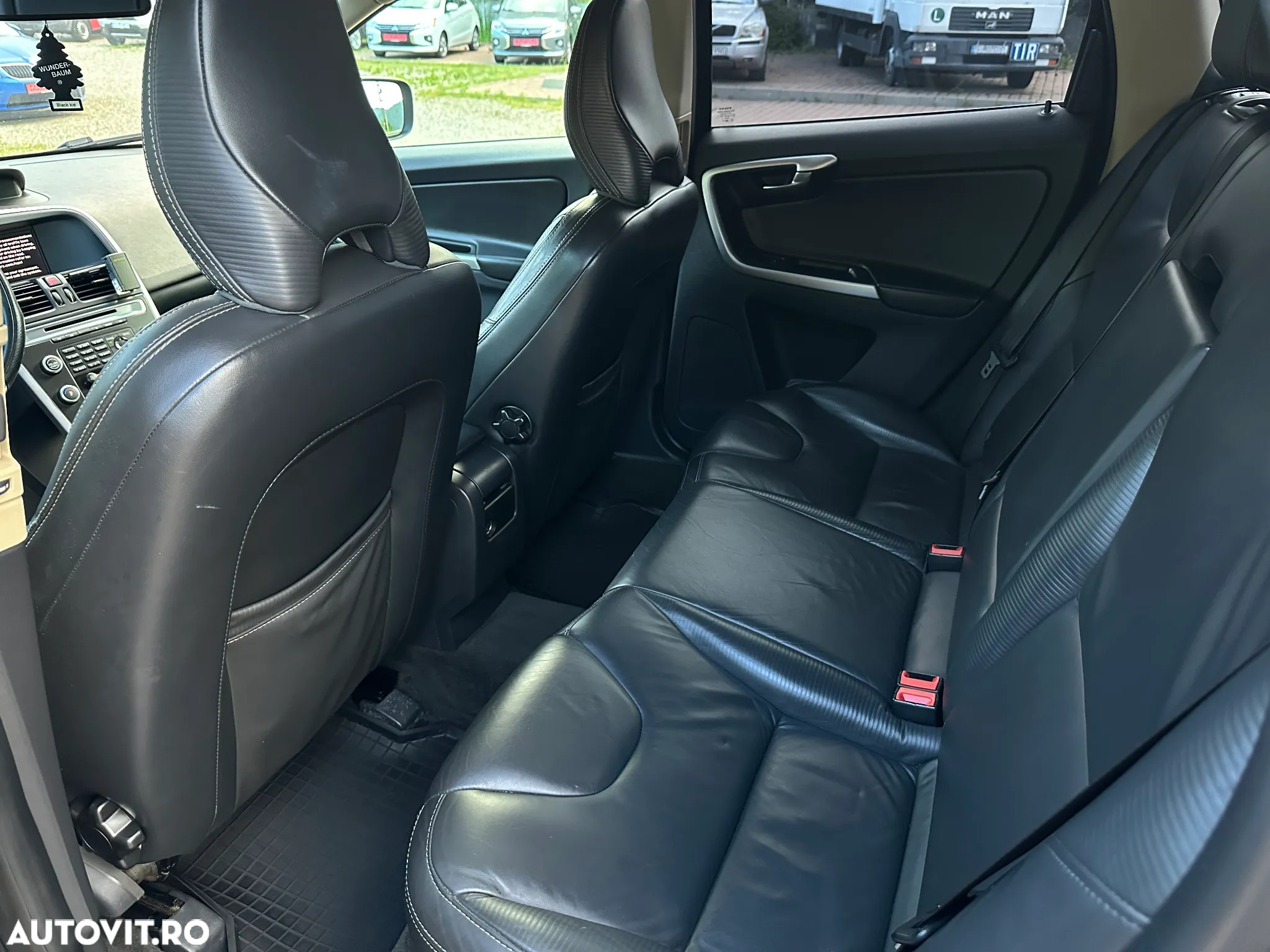 Volvo XC 60 D5 AWD Aut. RDesign - 25