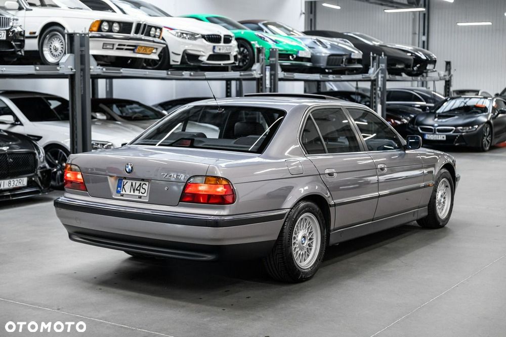 BMW Seria 7 740i V8 - 11