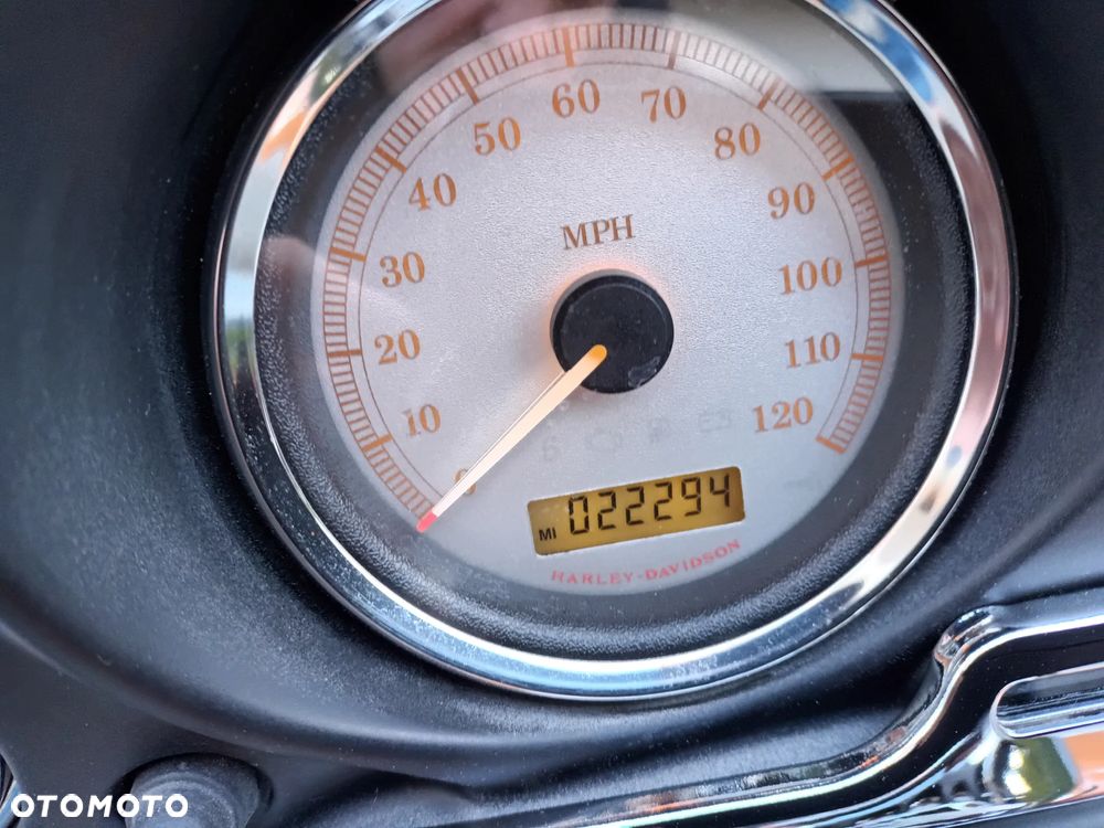 Harley-Davidson Touring Street Glide - 11