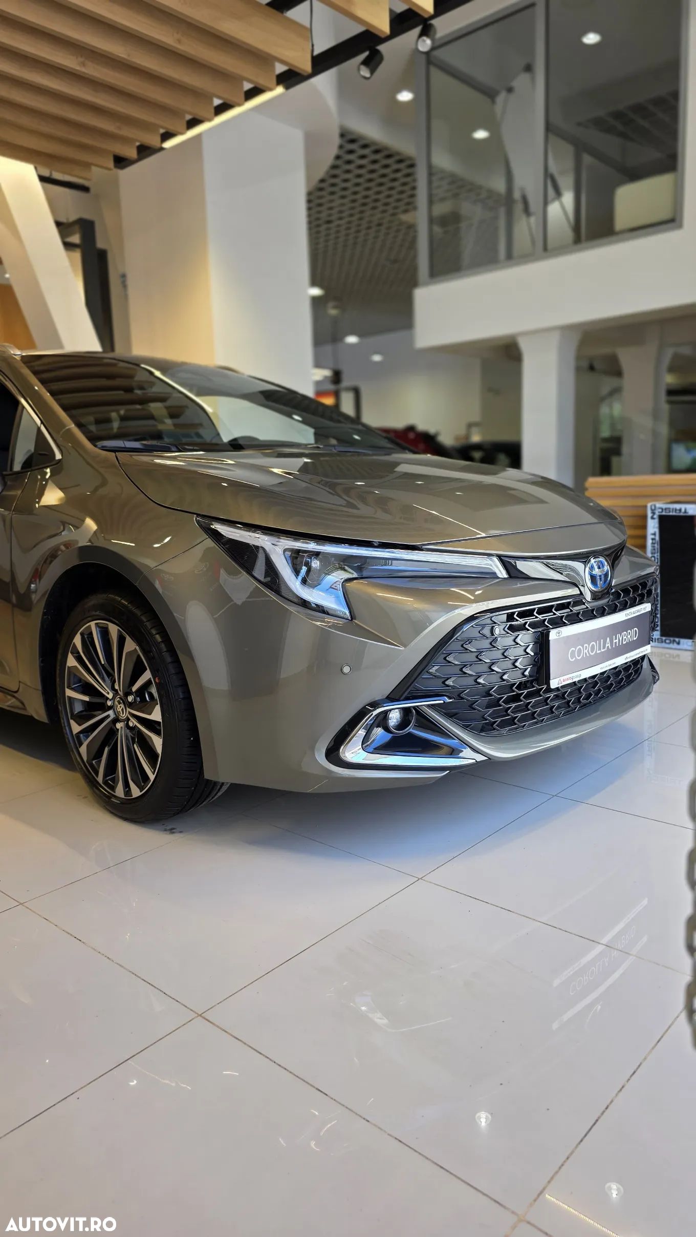 Toyota Corolla 1.8 HSD Dynamic - 1