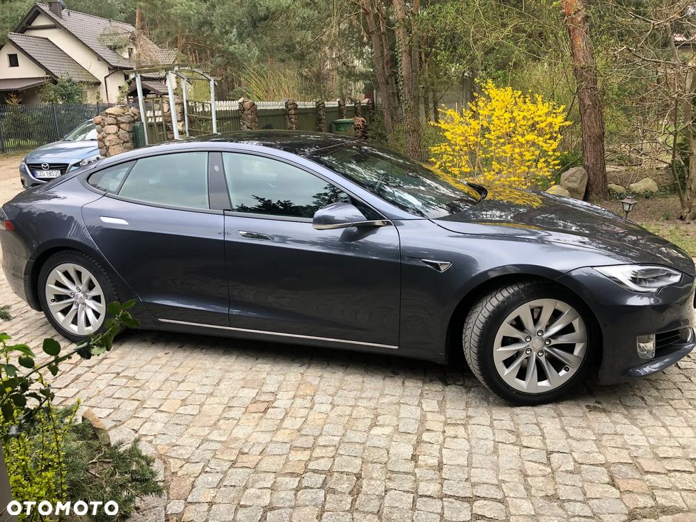 Tesla Model S - 2