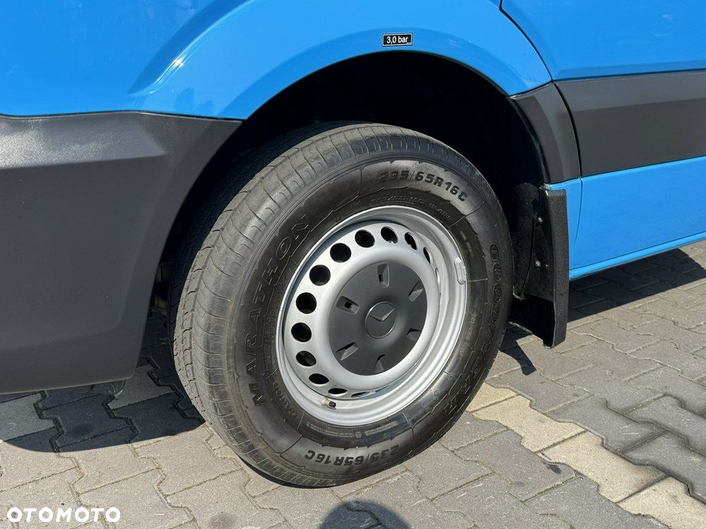 Mercedes-Benz Sprinter - 11