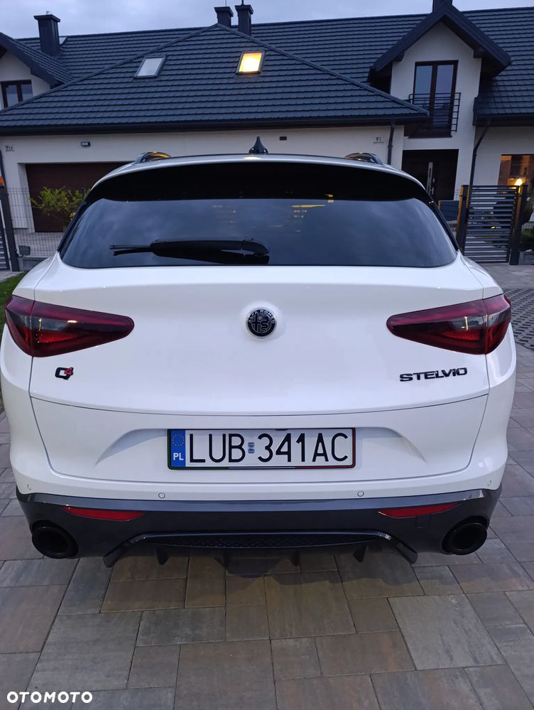 Alfa Romeo Stelvio 2.0 Turbo 16V AT8-Q4 Ti - 5