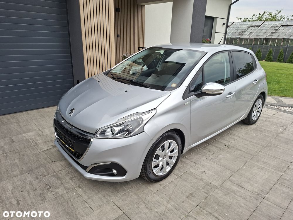 Peugeot 208 - 1