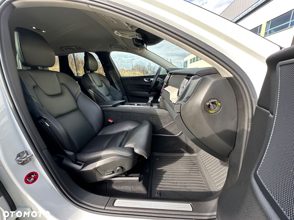 Volvo XC 60 D5 AWD Geartronic Inscription - 22