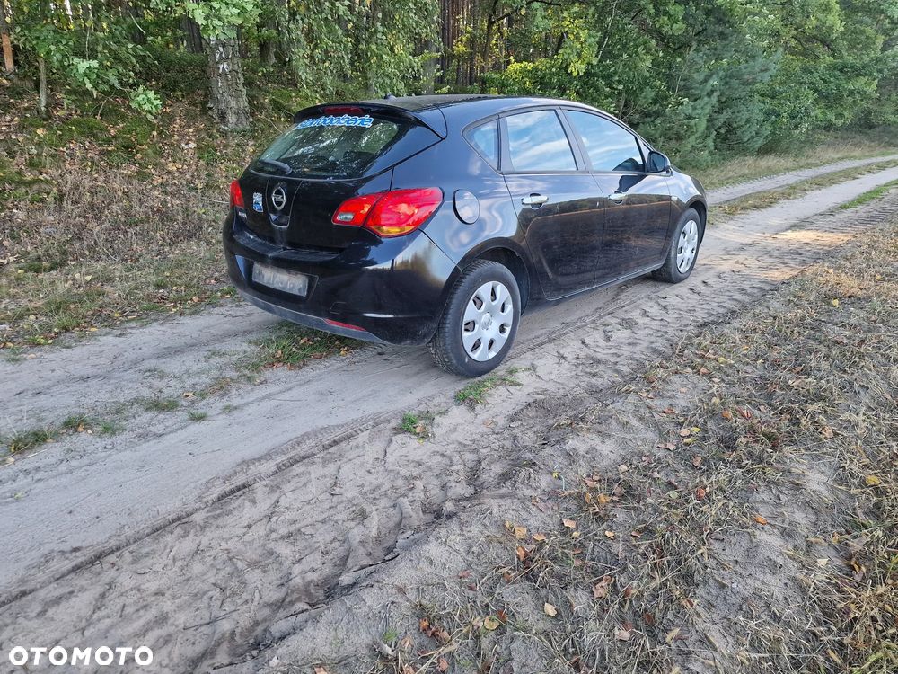 Opel Astra IV GTC 1.4 Active - 2