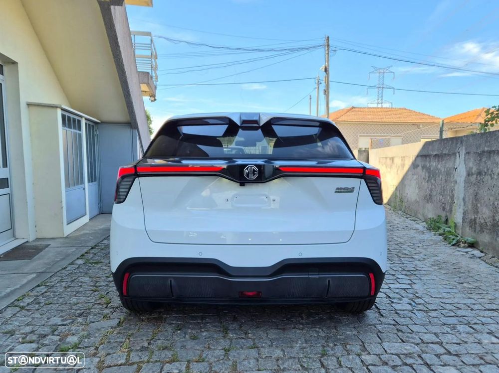 MG MG4 64 kWh Luxury - 4