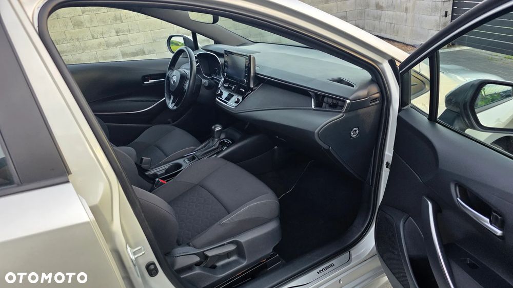 Toyota Corolla 1.8 Hybrid - 18