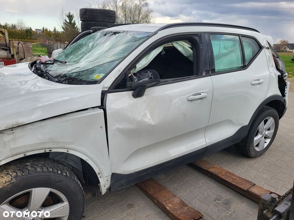 Volvo XC 40 T3 Geartronic Momentum - 3