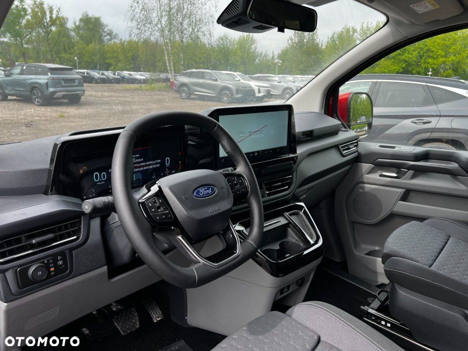 Ford Tourneo Custom - 11