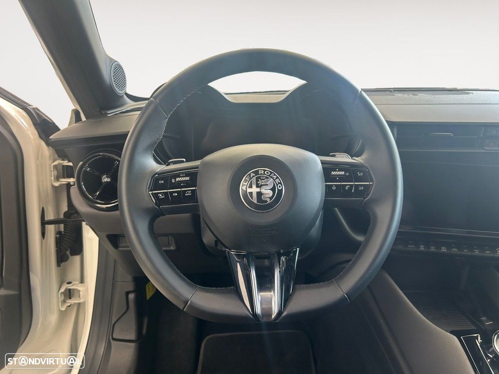 Alfa Romeo Junior 1.2 Speciale eDCT6 - 12