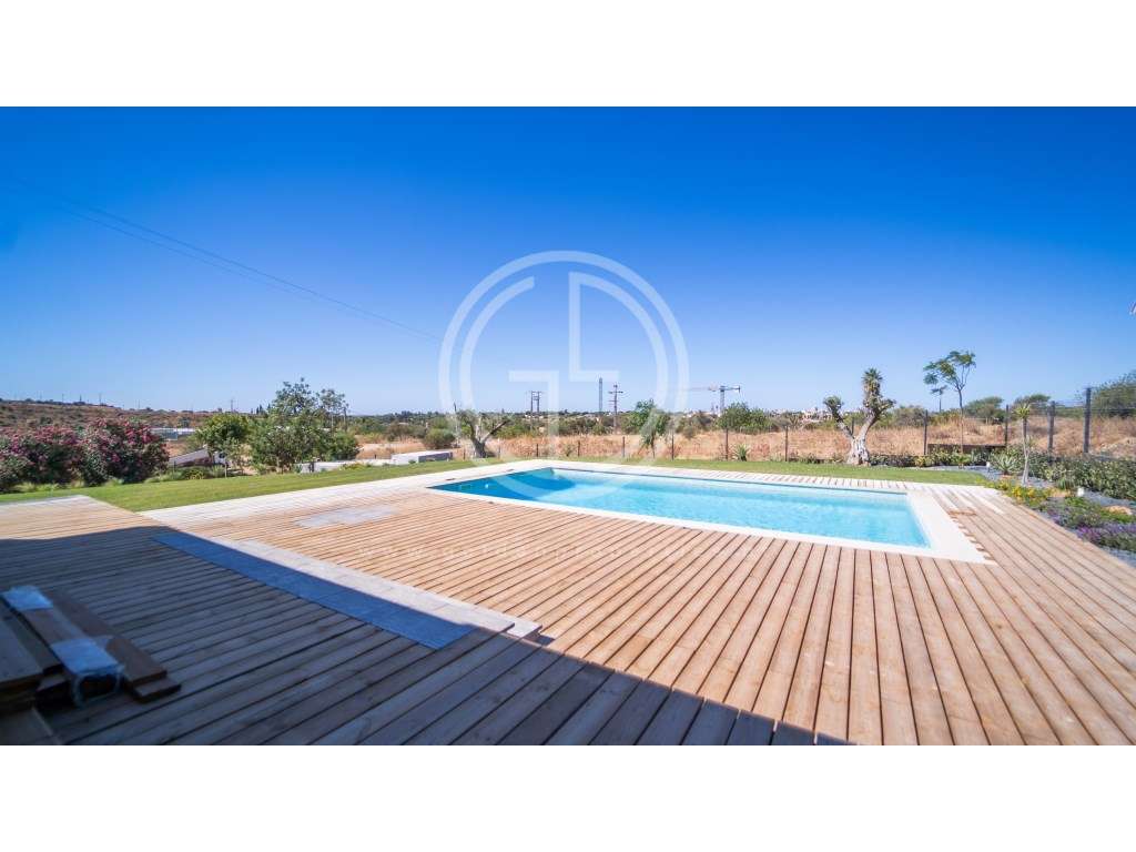 Invista na sua casa de sonho! Moradia T5 em Quarteira, perto da Pra... - Grande imagem: 5/60