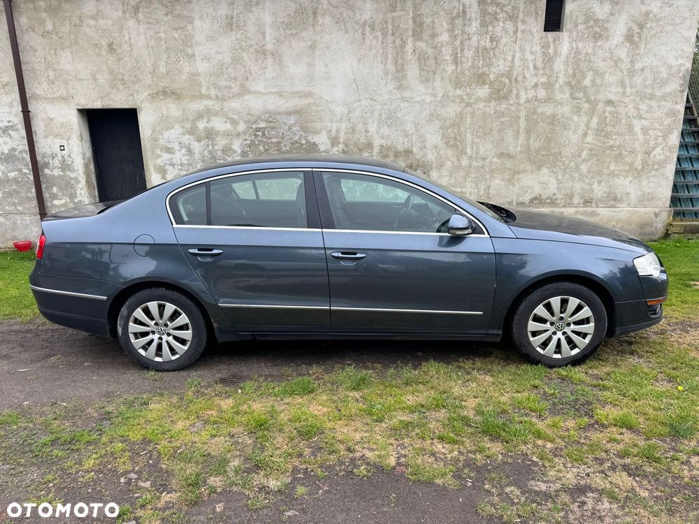 Volkswagen Passat 1.9 TDI Sportline - 4