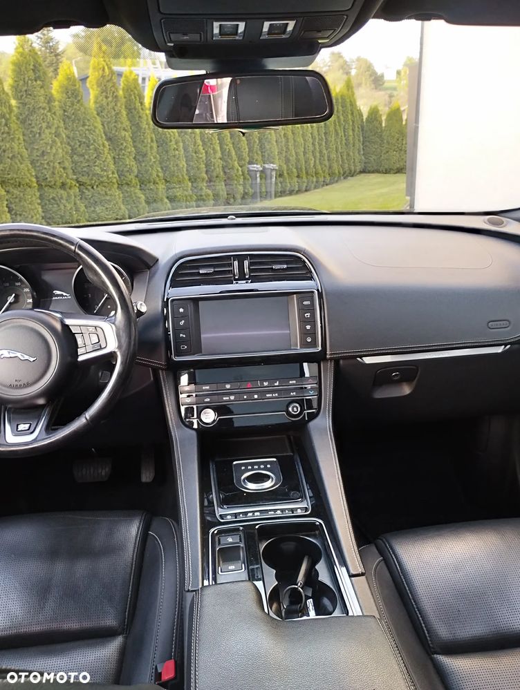 Jaguar F-Pace 20d AWD R-Sport - 7