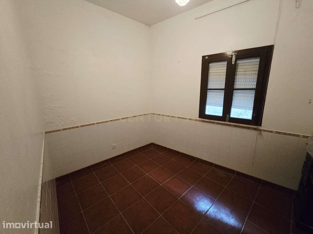 Moradia de Rés-do-Chão T2+2 e sotão para rentabilizar - Grande imagem: 4/26