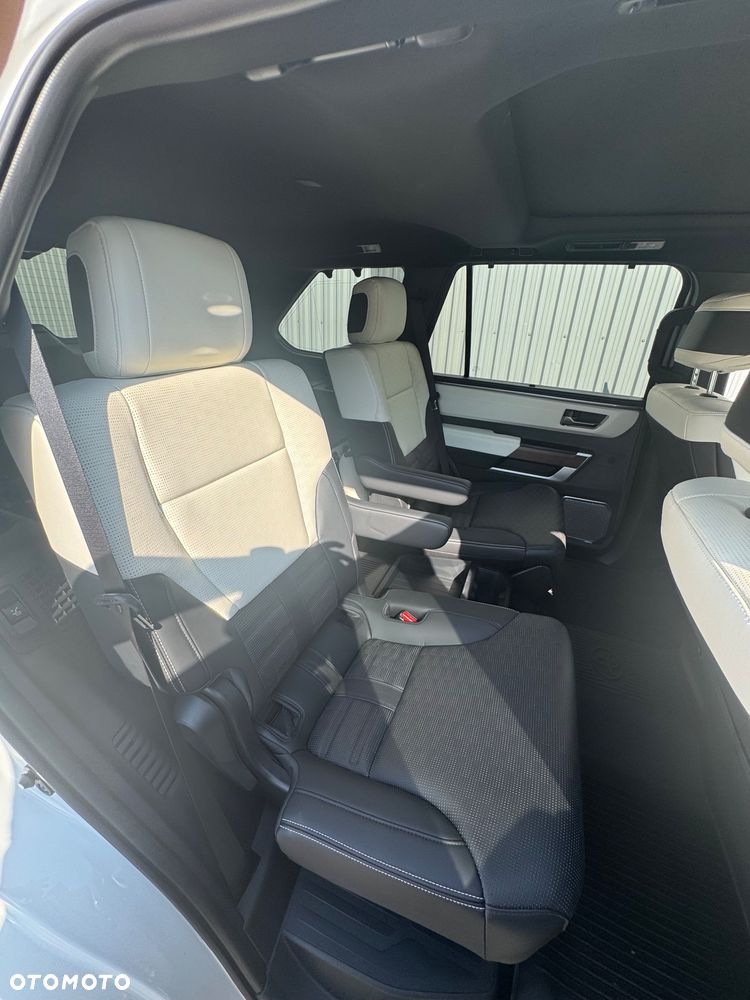 Toyota Sequoia - 21