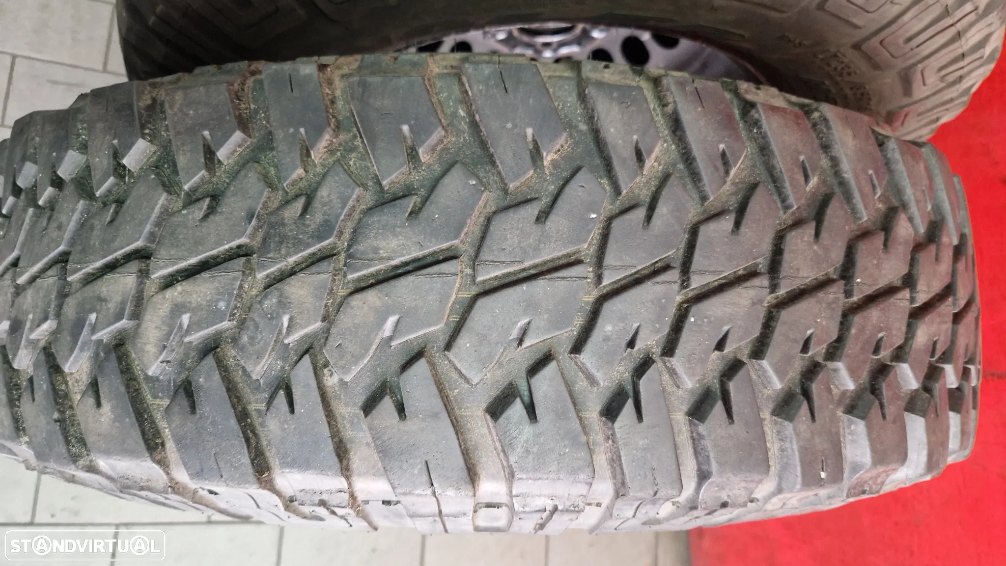 4 PNEUS 235/85/16 GOODYEAR WRANGLER MT/R 114/111Q COM MAIS DE 80% PISO - 3