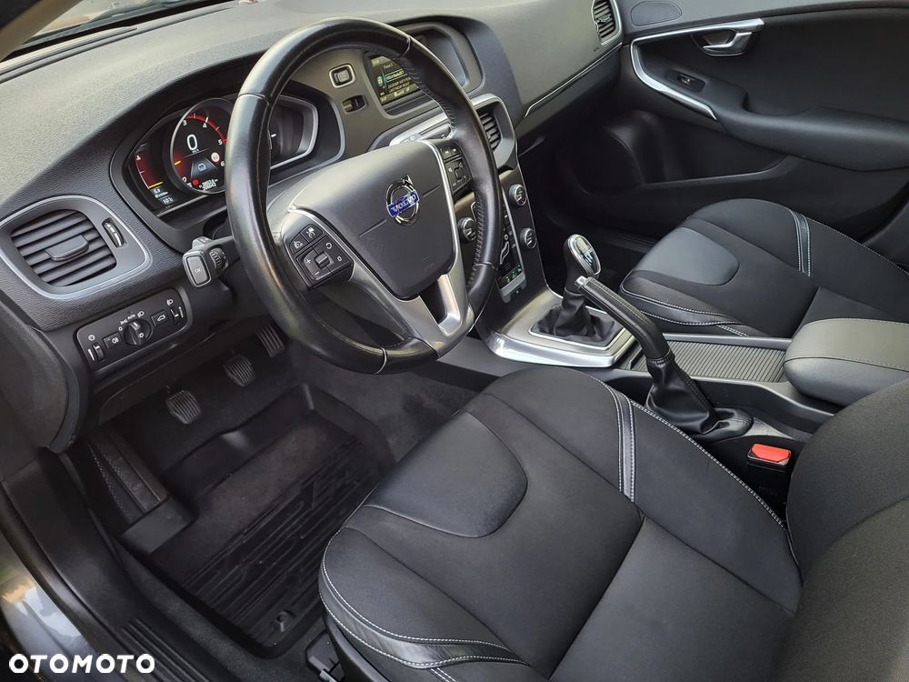 Volvo V40 D4 Momentum - 4