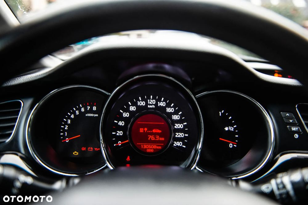 Kia Ceed 1.6 GDI Dream-Team Edition - 32