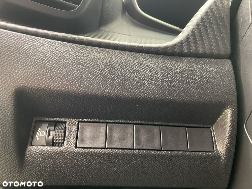Peugeot 208 - 28