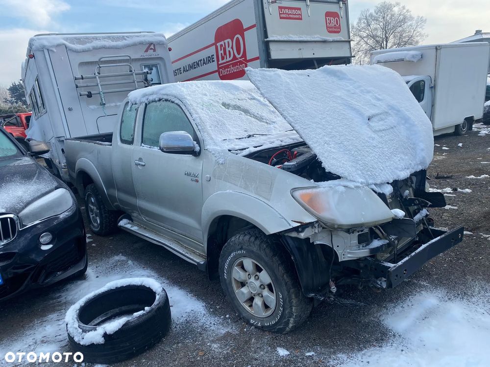 Toyota Hilux 4x4 Extra Cab Sol - 3