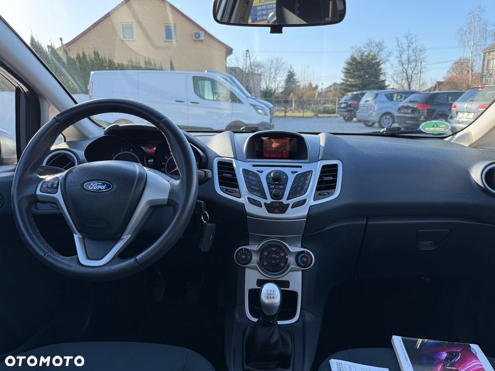 Ford Fiesta 1.25 Ghia - 11