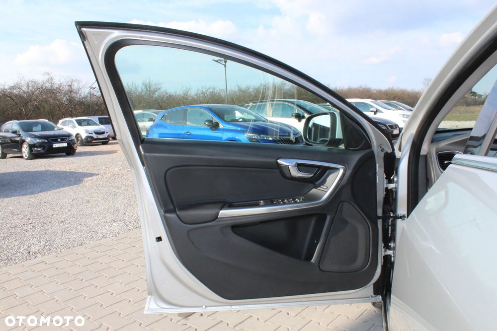Volvo S60 D3 Summum - 17
