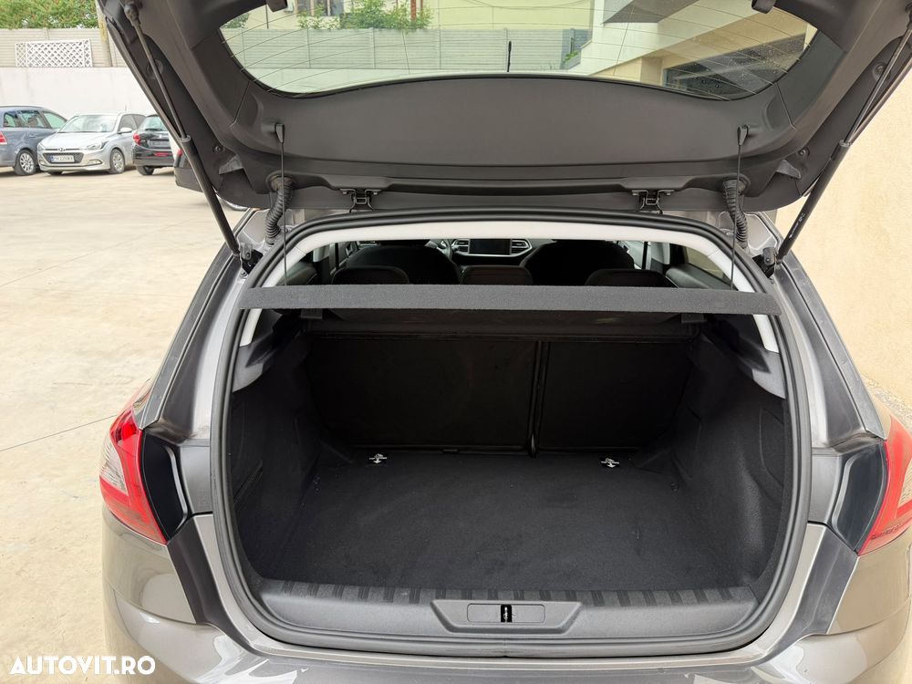 Peugeot 308 PureTech 110 Stop & Start Style - 17