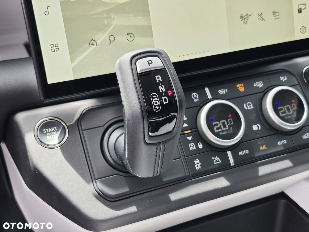 Land Rover Defender - 35