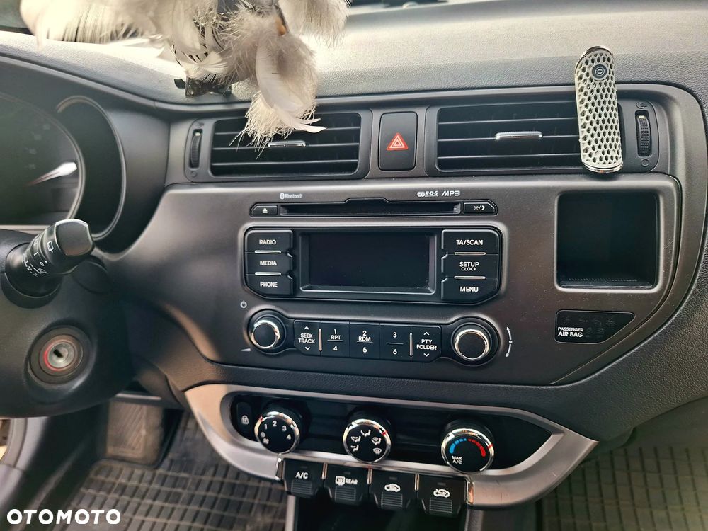 Kia Rio 1.4 M (klm) - 11