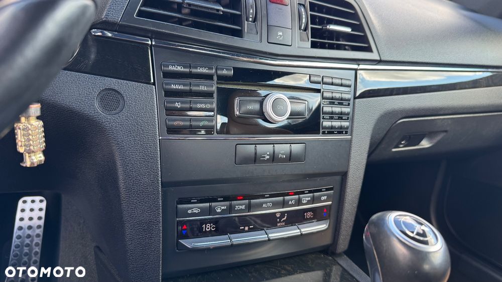 Mercedes-Benz Klasa E 250 CGI BlueEFFICIENCY Automatik Avantgarde - 23