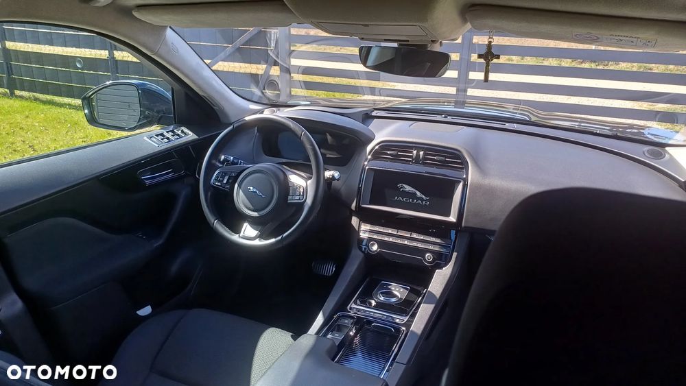 Jaguar F-Pace - 10