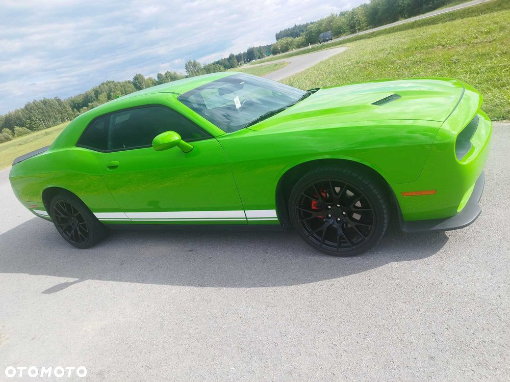 Dodge Challenger - 2