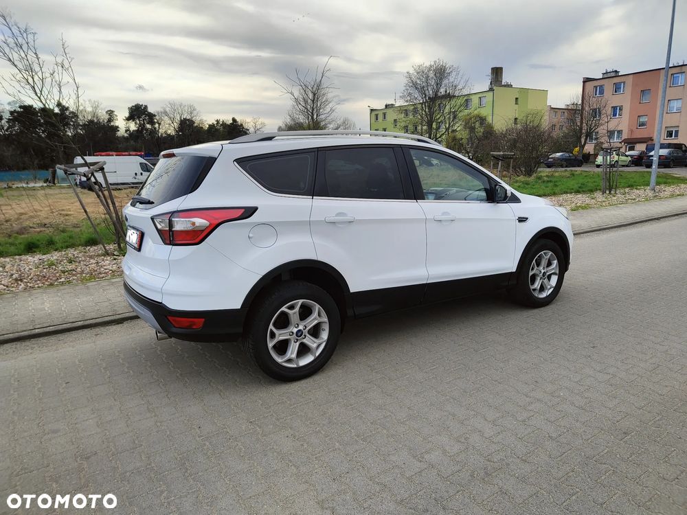 Ford Kuga 2.0 TDCi 2x4 Titanium - 4