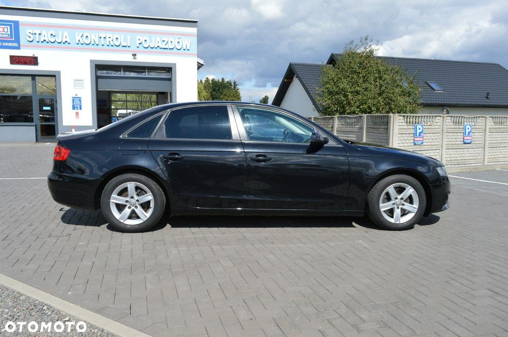 Audi A4 Limousine - 11