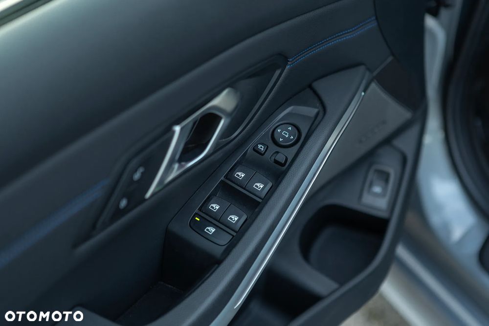 BMW Seria 3 318d Edition M Sport Shadow - 31