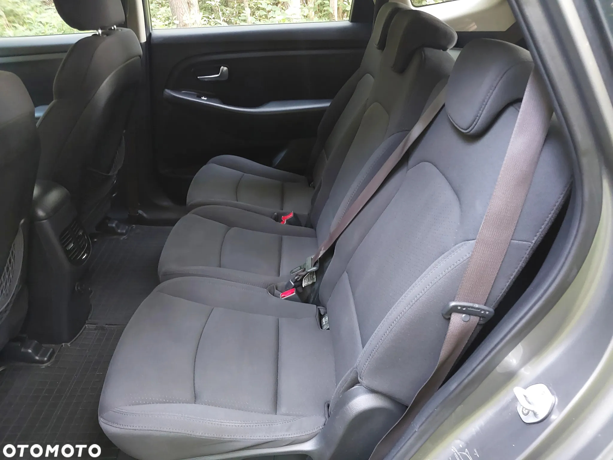 Kia Carens - 19