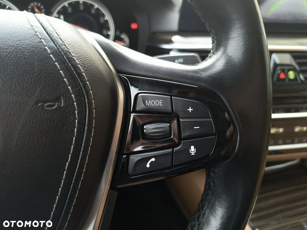 BMW Seria 5 530i Luxury Line sport - 24