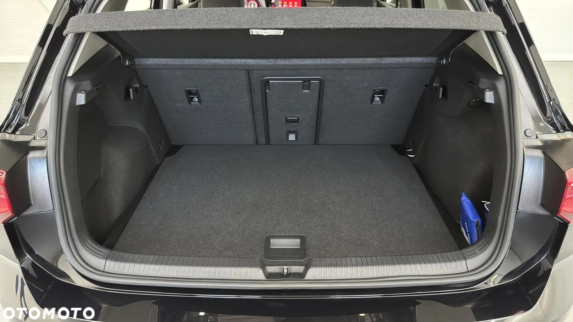 Volkswagen Golf VIII 1.5 eTSI EVO Style DSG - 20