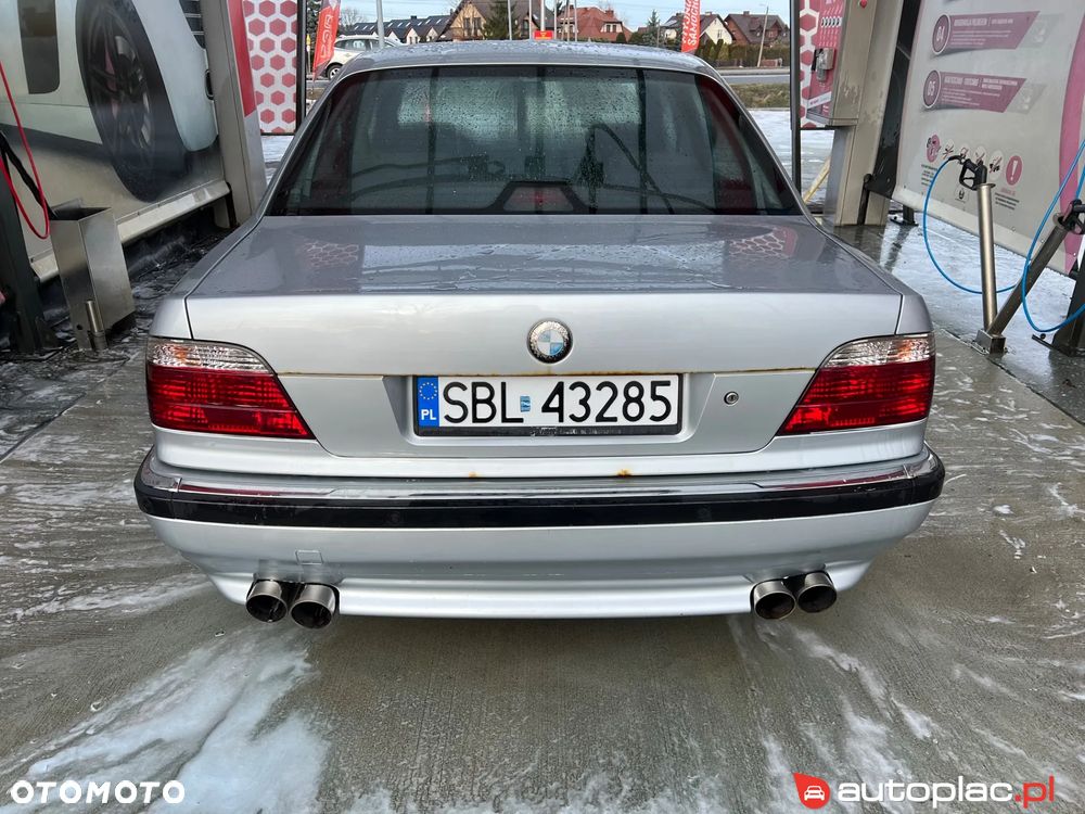 BMW Seria 7 740i - 8