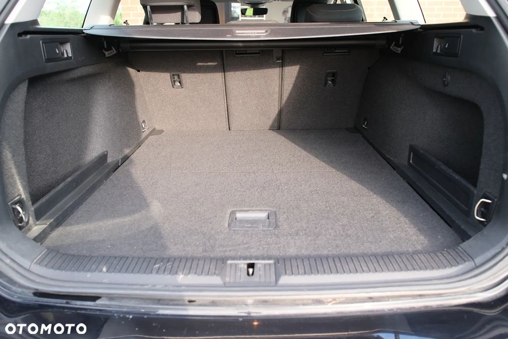 Volkswagen Passat 2.0 TDI Business DSG - 34