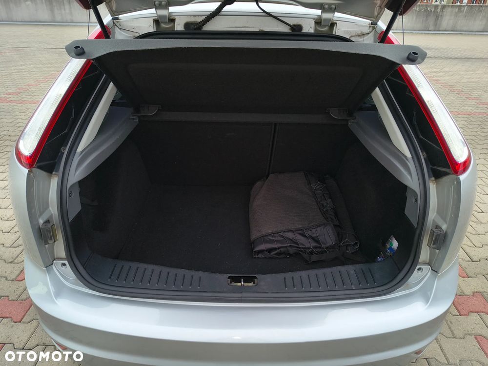 Ford Focus 1.6 16V Trend - 9