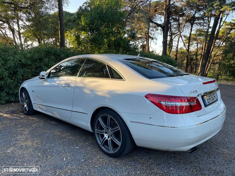 Mercedes-Benz E 250 CGI BlueEFFICIENCY Auto Elegance - 9
