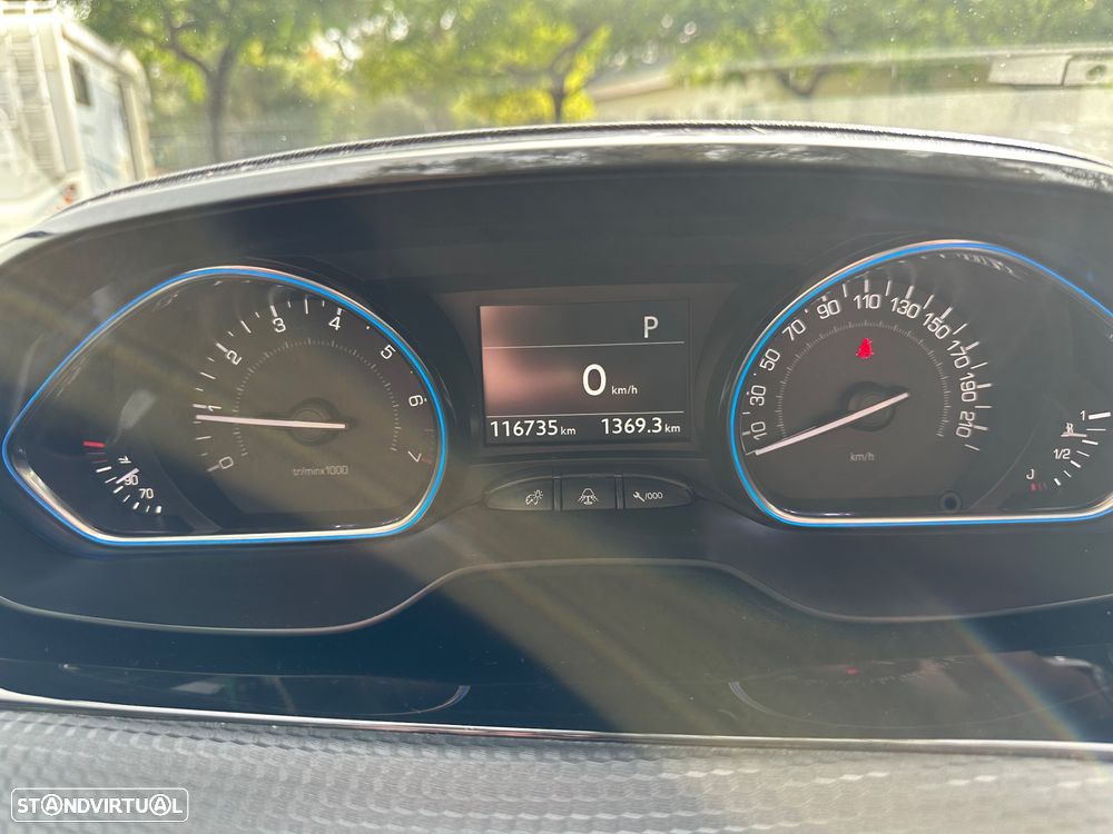 Peugeot 2008 1.2 PureTech Allure EAT6 - 34