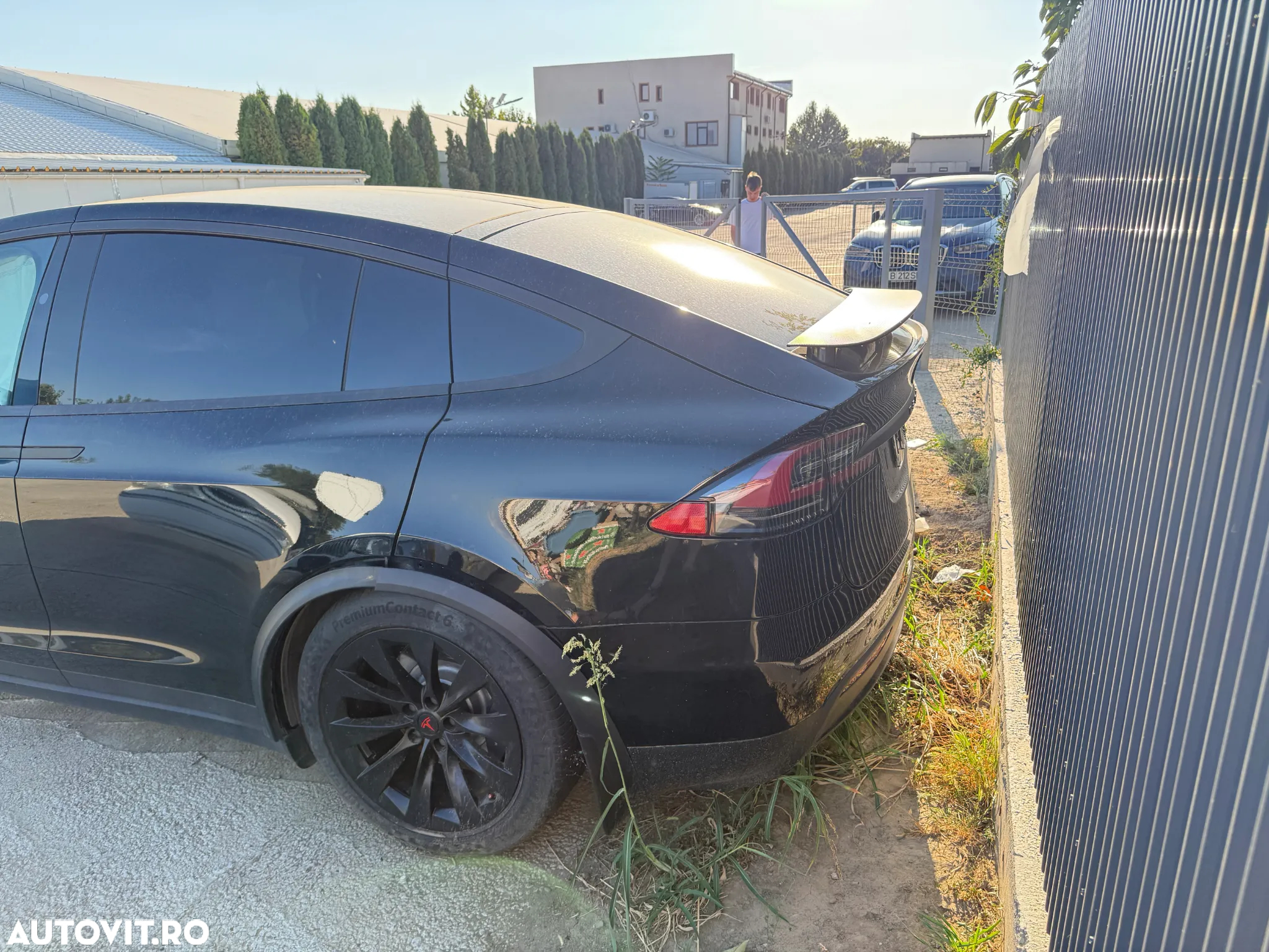 Tesla Model X - 14
