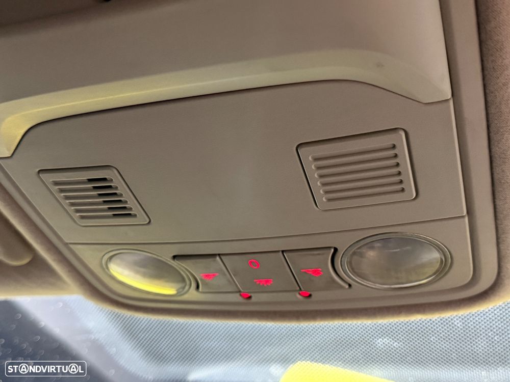 VW Golf 2.0 TDi Confortline - 25