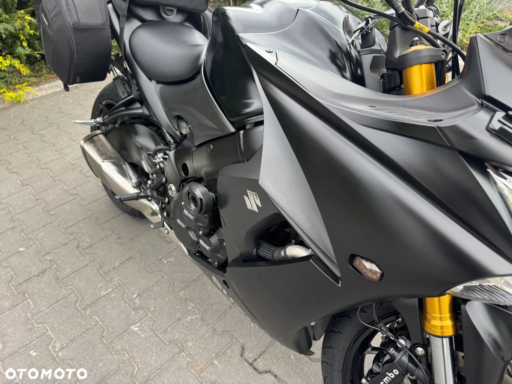 Suzuki GSX 1000 - 32